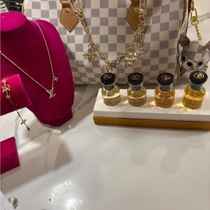 Checkered speedy lv monogram Bag with necklace, bracelet and 4 perfumes
